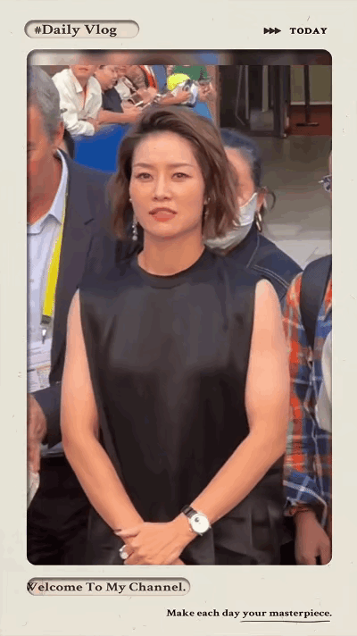 偶遇微卷短发气质迷人退役后越来越美千亿国际平台惊艳！李娜上海大师赛被(图4)