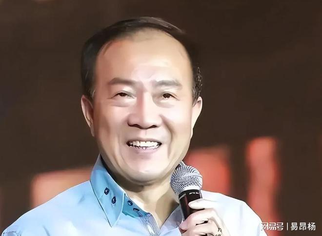 侯耀文老婆帽子戴志诚如今怎么了与袁茵结婚17年被外界扣上抢(图2)